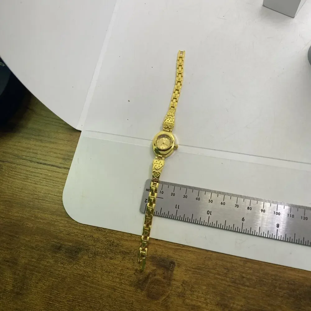 Womens Gold Tone Hearts Quartz Fashion Watch New New Battery